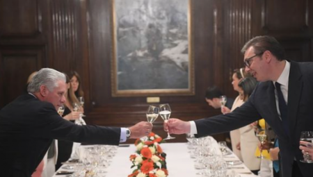 "DRAGI PRIJATELJU... PRED NAMA DUG, ALI DOBAR PUT..." Predsednik Vučić ugostio na ručku kubanskog predsednika (FOTO)