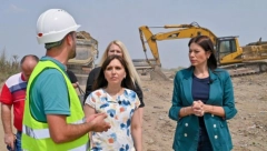 Ministarka Irena Vujović obišla početak radova na zatvaranju nesanitarne deponije u Rumi (FOTO)