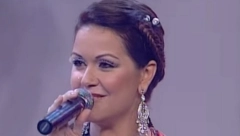 SVI SU BRUJALI O NJOJ, HARALA JE MUZIČKOM SCENOM, A ONDA NESTALA! Pobegla daleko iz Srbije, "upecala" fudbalera, a evo kako danas izgleda Silvija Nedeljković (FOTO)