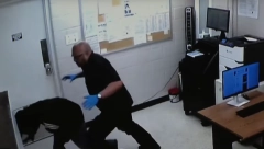 UPOZORENJE! UZNEMIRUJUĆI SADRŽAJ Isplivao snimak policijske torture u Mičigenu (UZNEMIRUJUĆI VIDEO)