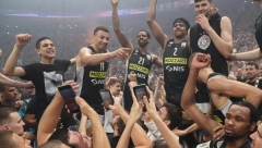 LUDNICA NAKON FINALA Navijači Partizana u centru Beograda slavili pobedu i trofej ABA lige (VIDEO)
