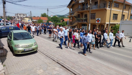 PROTEST U GRAČANICI Srbi samo traže mir i slobodu, danas kao da je najveći zločin na Kosovu biti Srbin (FOTO)