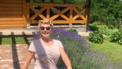 ĆERKA NAŠE VODITELJKE SE UDALA U TAJNOSTI! Majku nije pozvala na venčanje sa 20 godina starijim biznismenom