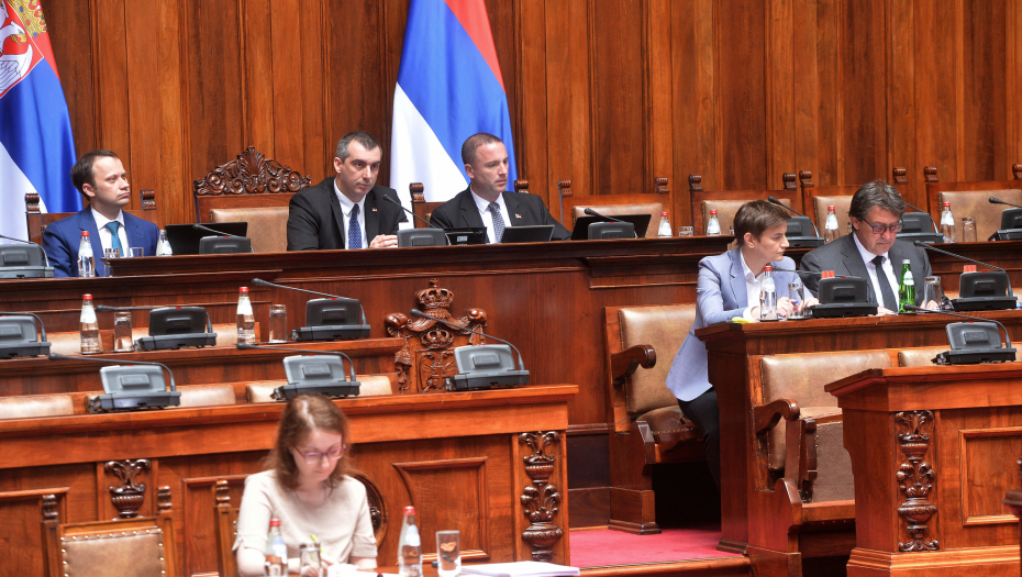 Orlić prekinuo nakaradan performans opozicije u Skupštini