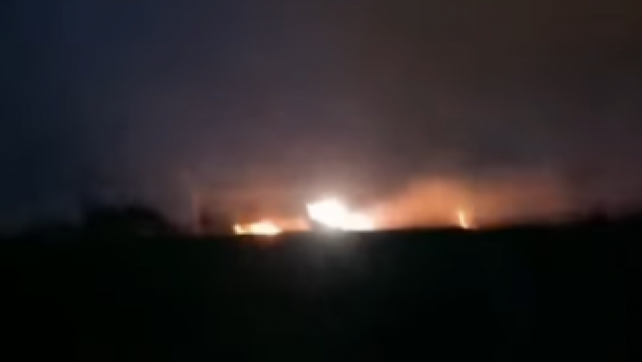 VATRENA STIHIJA GUTA NJIVU U SUBOTICI Izbio veliki požar nakon udara groma (VIDEO)