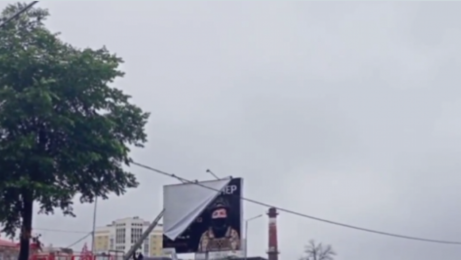 Bilbordi sa Vagnerovcima se hitno uklanjaju širom Rusije (VIDEO)