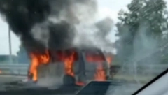 NEBO U PLAMENU Gori automobil na autoputu kod Novog Sada (VIDEO)