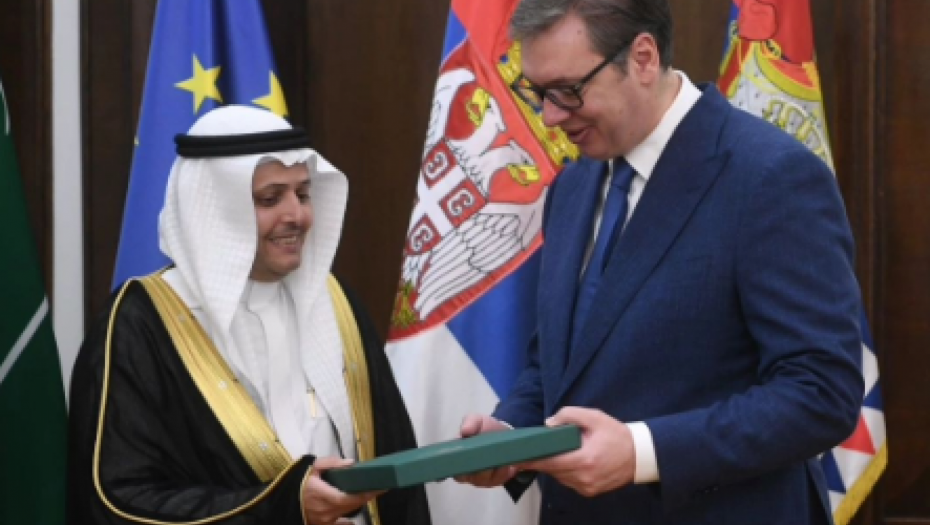 VAŽNA I VELIKA STVAR ZA SRBIJU Vučić: Informisao sam ambasadora Al-Ahmadija o razvoju događaja na Kosovu i Metohiji (FOTO)