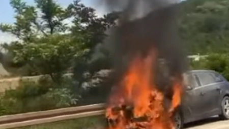 BUKTINJA NA BUBANJ POTOKU Gori automobil, formira se dugačka kolona (VIDEO)