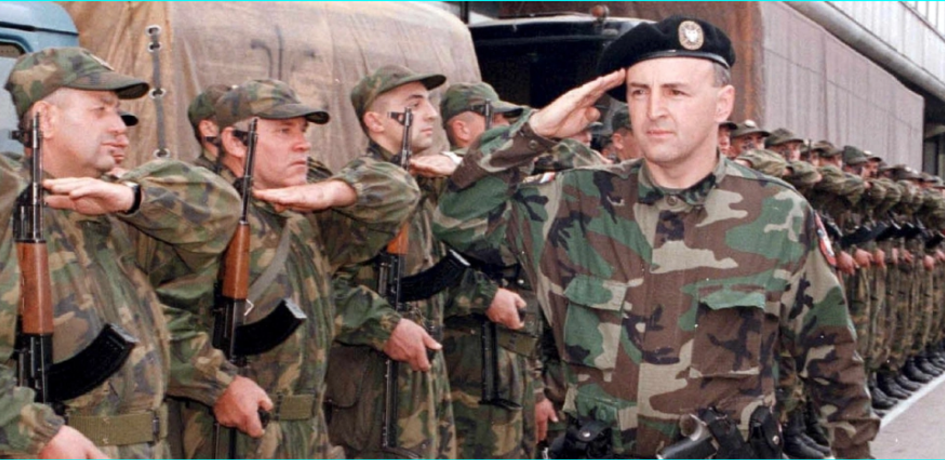 POSLEDNJA ARKANOVA FOTOGRAFIJA SKRIVA UŽAS Nastala je neposredno pre ubistva, a na njoj je nešto jezivo (FOTO)