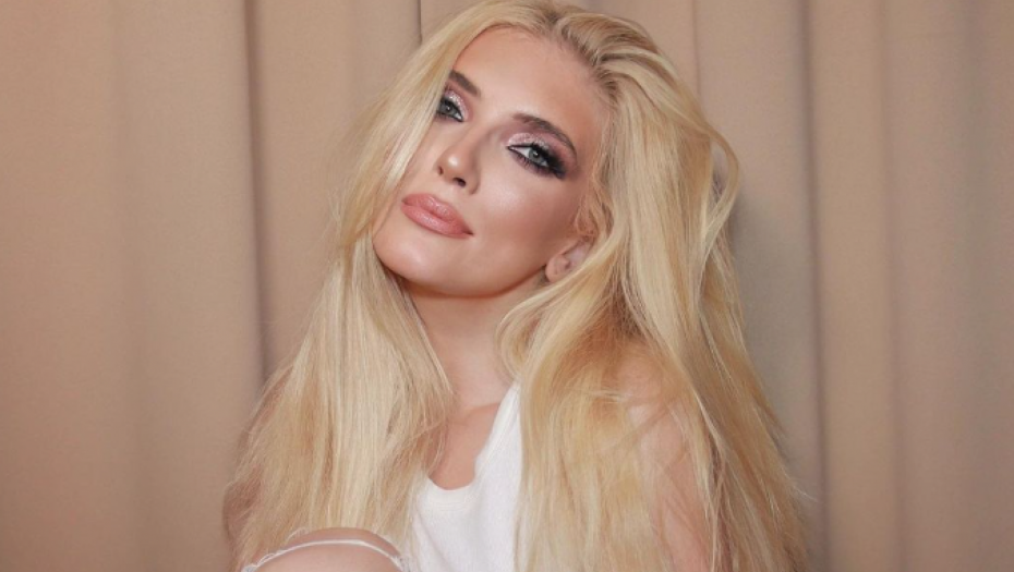 SAŠA ĆE DOŽIVETI NERVNI SLOM! Procurile vrele fotke Nikoline Pišek, skinula se u minijaturni kupaći, sve se ocrtava (FOTO)