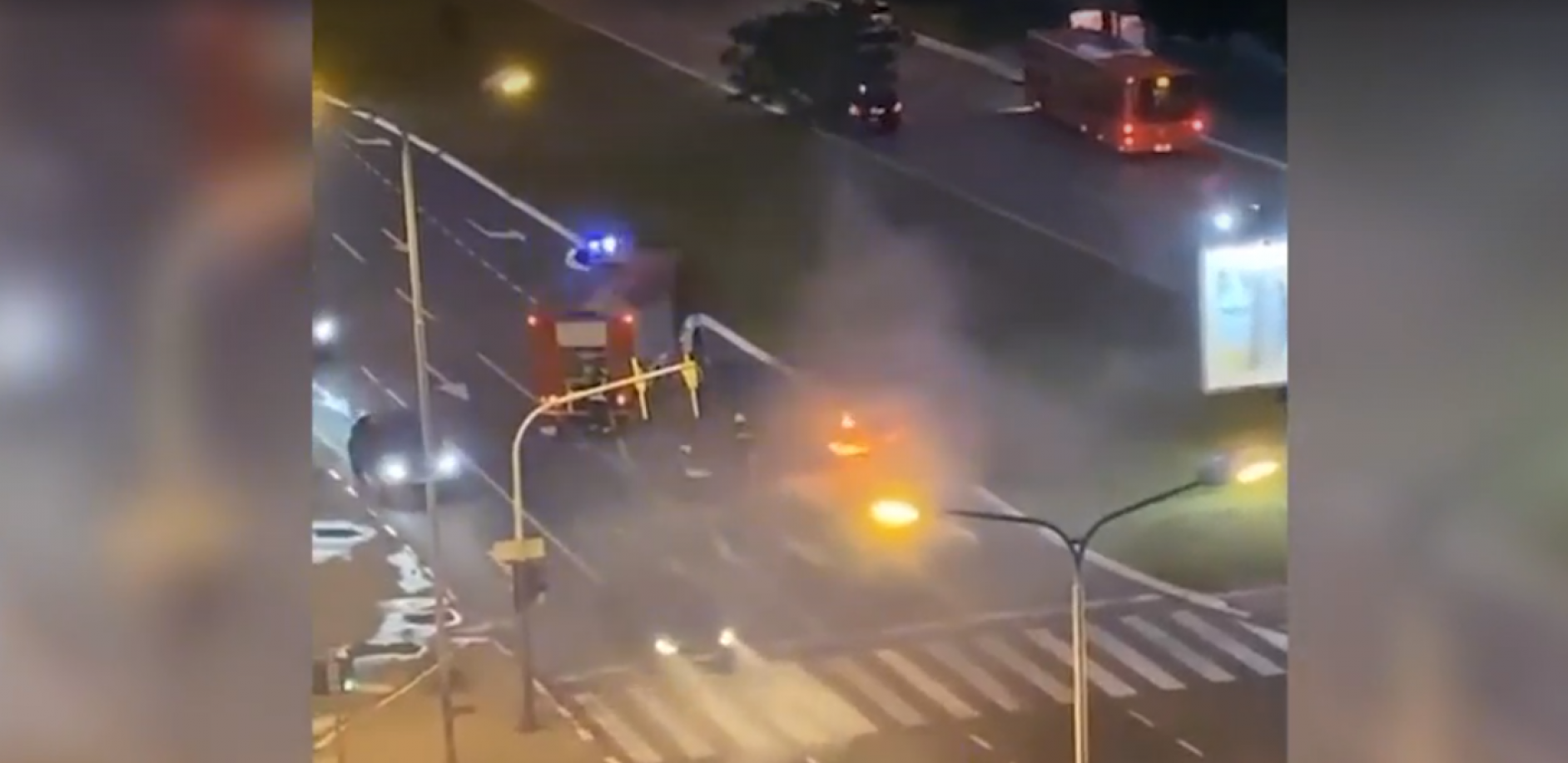 DRAMATIČNA SCENA NA NOVOM BEOGRADU Vatrogasci se bore da ugase požar (VIDEO)