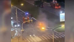 DRAMATIČNA SCENA NA NOVOM BEOGRADU Vatrogasci se bore da ugase požar (VIDEO)