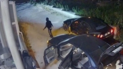 LOPOV UPAO U DVA LOKALA, A ONDA NAPAO RADNICU I UDARIO JE U GLAVU Uhapšen nasilnik sa Vidikovca (VIDEO)