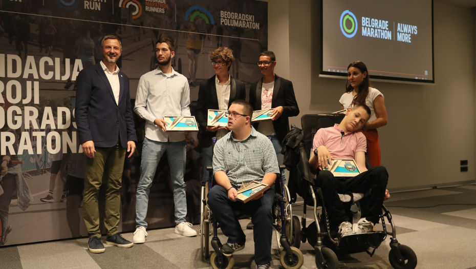 NADLJUDSKI USPEH Nagrađeni heroji koji su pomerili granice na 36. Beogradskom maratonu: Ljubav prema sportu jača i od bolesti (VIDEO)