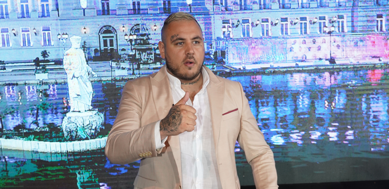 JOŠ JEDNA ZADRUGARKA POVEZANA SA CAREM Filip joj je slaba tačka, luda je za njim