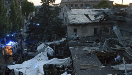 U NAPADU NA KRAMATORSK NASTRADALE BLIZNAKINJE Četrnaestogodišnje Julija i Ana bile u piceriji kad su rakete pale na njih (FOTO/VIDEO)