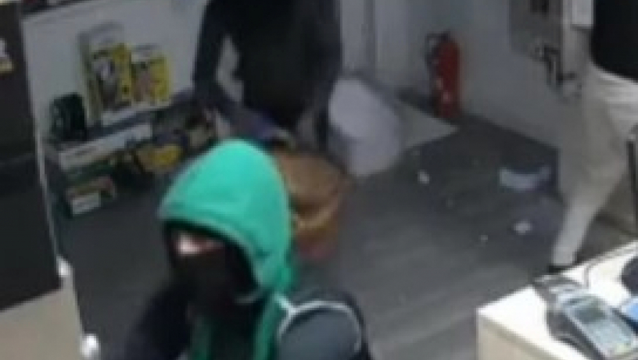 SNIMLJENA FILMSKA PLJAČKA KOD ZAGREBA Petorica ušla u prodavnicu, jedan čuvao stražu, sve su pokupili za minut