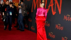 PEVAČICA KOJU SMO OBOŽAVALI SE PRESELILA U NOVO TELO Bila je preslatki mršavi devojčurak, a onda je poželela zadnjicu veličine kamiona