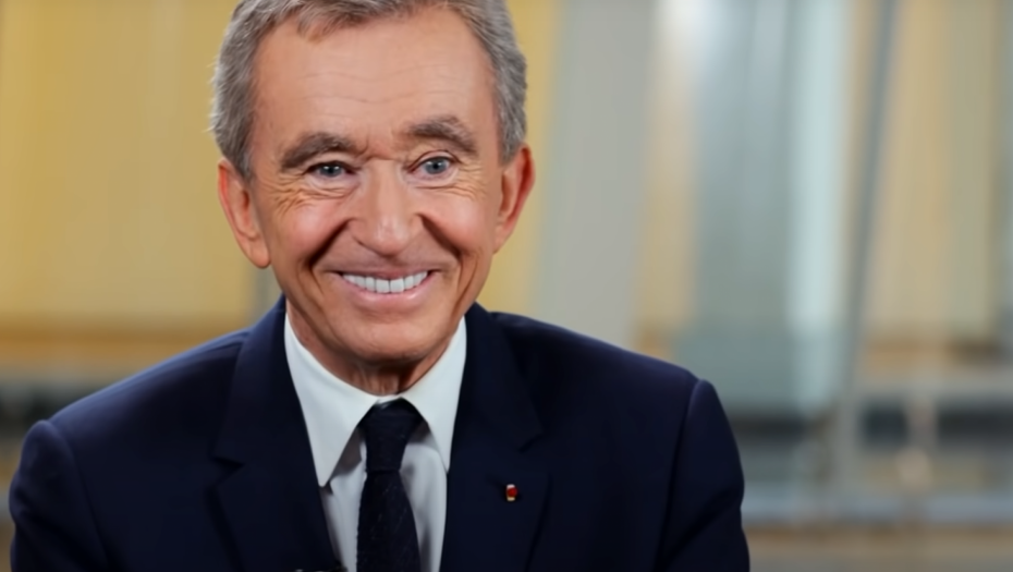 ŽENE SU OPSEDNUTE NJEGOVOM KOMPANIJOM, A NIKO NE ZNA KO JE ON: “Vuk u kašmiru” težak milijarde, a donira mrvice