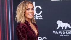 Dženifer Lopez otvorila torbicu pred kamerama i otkrila svoje najintimnije stvari