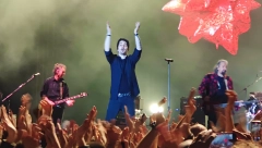 "PARNI VALJAK" VALJA I BEZ AKIJA “Arsenal fest” u Kragujevcu otvorila zagrebačka rok grupa