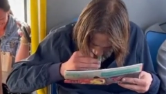 STRAVIČNA SCENA IZ GRADSKOG PREVOZA Muškarac ponovo šmrče u prevozu na liniji 95 (VIDEO)