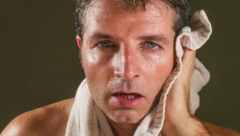 LJUDI KOJI TRENIRAJU SU U NAJVEĆOJ OPASNOSTI OD OVE BOLESTI: Ako osetite slične tegobe, smanjite fizičku aktivnost