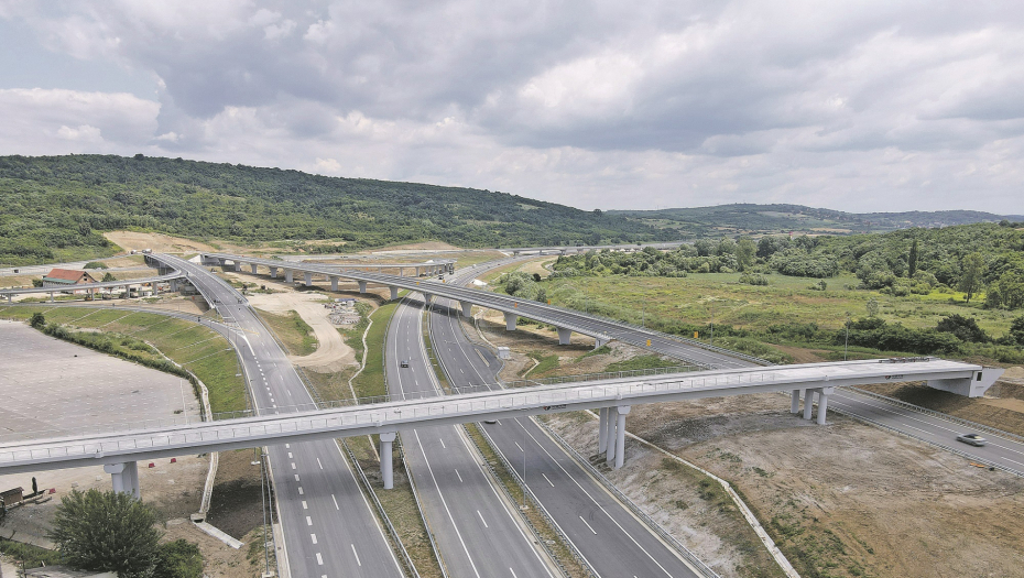 VOZAČI ODUŠEVLJENI, OBILAZNICA JE PRAVA STVAR! Ekipa Alo! se provozala novootvorenim auto-putem oko srpske prestonice (FOTO/VIDEO)