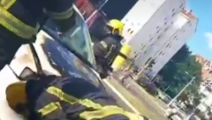 STRAŠAN PRIZOR U CENTRU ŽARKOVA Zapalio se automobil, vatrogaci u akciji (VIDEO)