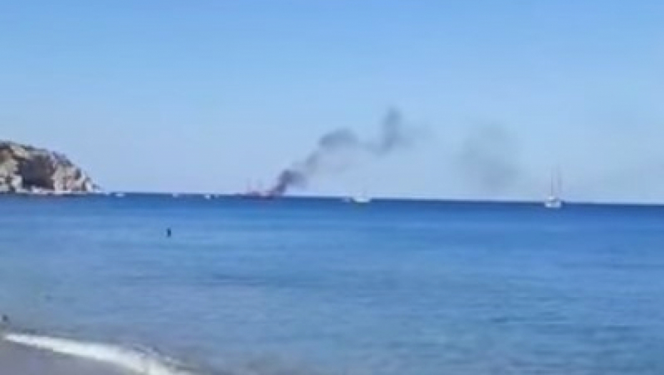HAOS U OMILJENOM LETOVALIŠTU SRBA Zapalio se turistički brod sa 82 putnika (VIDEO)