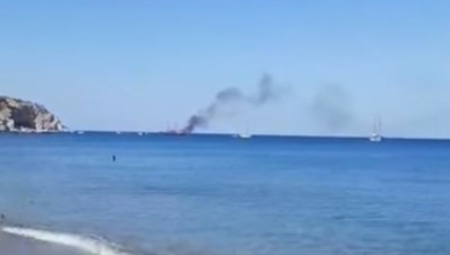 HAOS U OMILJENOM LETOVALIŠTU SRBA Zapalio se turistički brod sa 82 putnika (VIDEO)