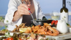 OTIŠLA NA LETOVANJE I ZARAZILA SE SALMONELOM: Dva dana je ležala na podu u kupatilu, a svi se čude kojim obrokom se otrovala