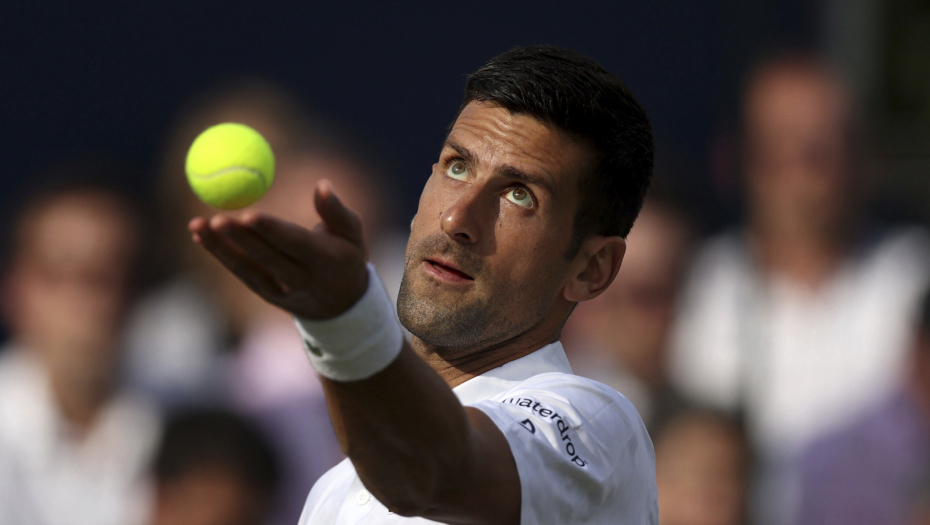 RED MALOG FUDBALA, RED ISTEZANJA Evo kako se Đoković priprema za meč na travi (VIDEO)