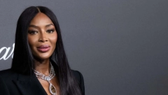 NAOMI KEMBEL (54) LUMPUJE NA IBICI! Slavna manekenka uhvaćena u ludom provodu, a ljudi ne mogu da veruju kako izgleda!