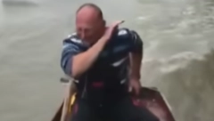 ŠTA JE OVO U DUNAVU Pecaroš iz Zemuna se prestravio kad je video šta pliva oko njegovog čamca