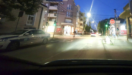 NESVAKIDAŠNJI POKUŠAJ PLJAČKE U ČAČKU Istrčala iz taksija i sa peper sprejom isprskala radnicu prodavnice u oči da bi joj lakše uzela novac