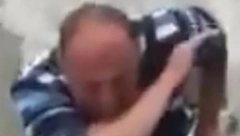 BIZARNA SCENA NA DUNAVU Ribe počele da skaču na beogradskog pecaroša, dobio više udaraca u glavu