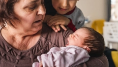 MAMA ILI BAKA? Naomi Kembel rodila u 52 godini, a naša Ljubinka sa 63, pitali smo ginekologa koliko je rizična trudnoća posle pedesete