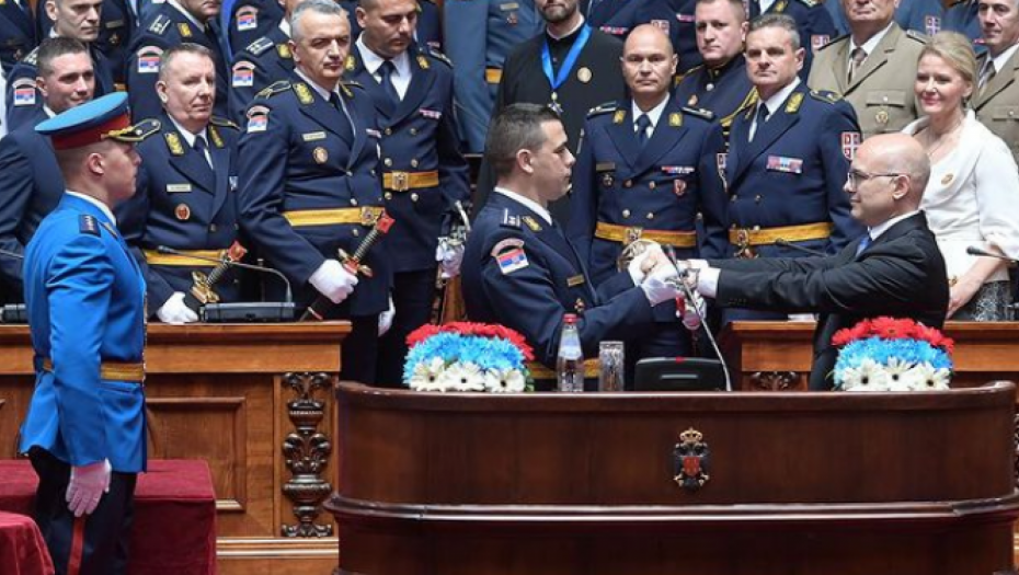 Ministar Vučević prisustvovao svečanosti povodom završetka školovanja 12. klase VSBO i oficira 66. klase GŠU