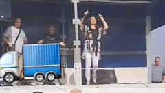 PEVAČICA POSTALA HIT NA MREŽAMA Bikovi, korida i Jana na prikolici!