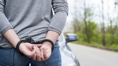 UHAPŠENA MAJKA IZ JAKOVA, KOJU JE SIN  PRIJAVIO DA GA JE TUKLA OKLAGIJOM Dečak je zadobio povrede po telu