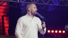 MOLIO FANOVE ZA NOVAC Zvezdan sad rešio kako će zarađeno da potroši, viđen ovde, evo ko je bio sa njim