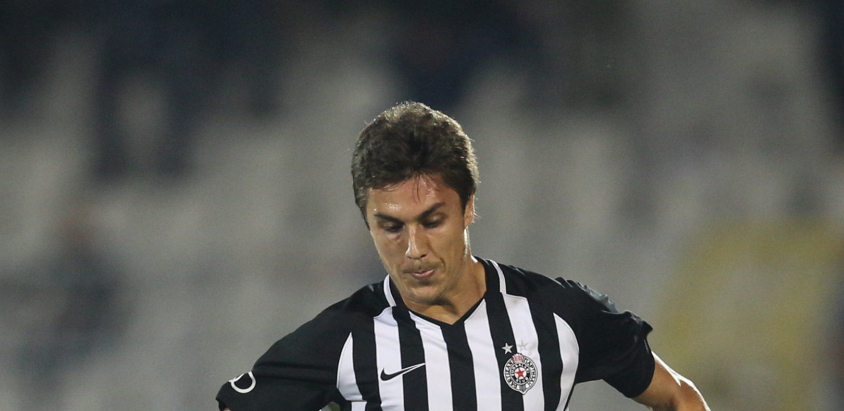 DOK SAM JA TU NIKO NEĆE PUCATI PO NAVIJAČIMA Nemanja Nikolić govorio o proslavi fudbalera Zvezde: Za Partizan mogu da igraju samo pravi "grobari"