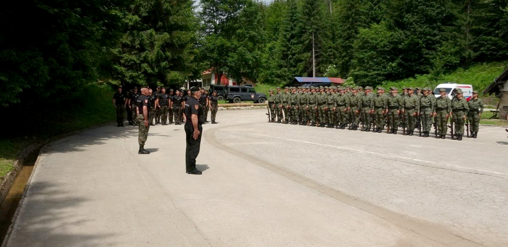 OBUKA ELITNE SRPSKE JEDINICE General Luković obišao centar Jasenovo (FOTO)