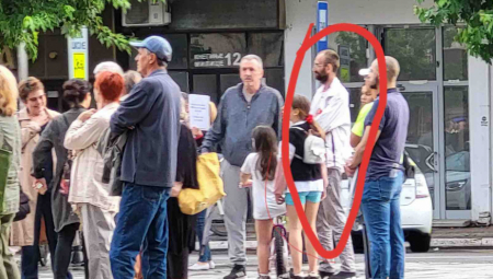 RODITELJI GA PRIJAVILI DA JE BIO SA MALOLETNICOM Na protestu opozicije u Jagodini i dobro poznati nasilnik!