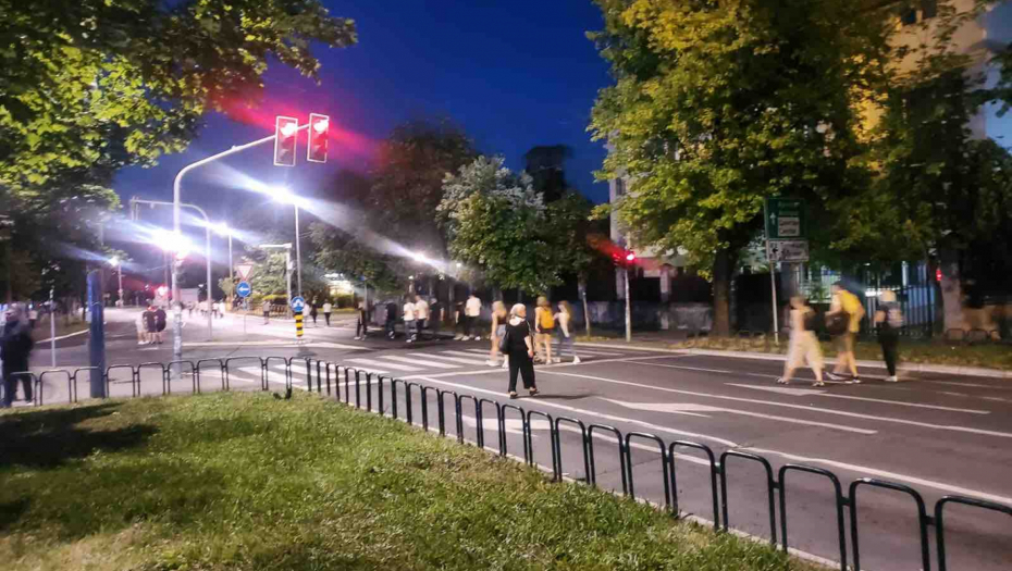 DEVETI PROTEST PROZAPADNE OPOZICIJE Završen politički skup, učesnici se razilaze