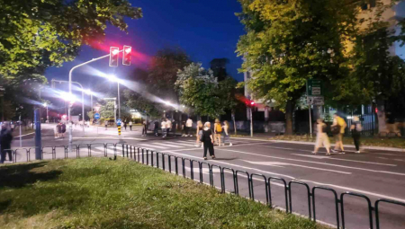 DEVETI PROTEST PROZAPADNE OPOZICIJE Završen politički skup, učesnici se razilaze