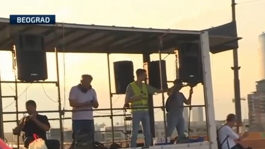 SVAKA ČAST, LICEMERI Proteste koji su počeli u ime stradale dece organizatori pretvorili u žurku! (VIDEO)