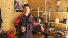 NIKOLA JE NAJMLAĐI MEHANIČAR U SRBIJI Od pete godine učio zanat, a sada savetuje koji kvarovi mogu biti sprečeni redovnim održavanjem (FOTO)